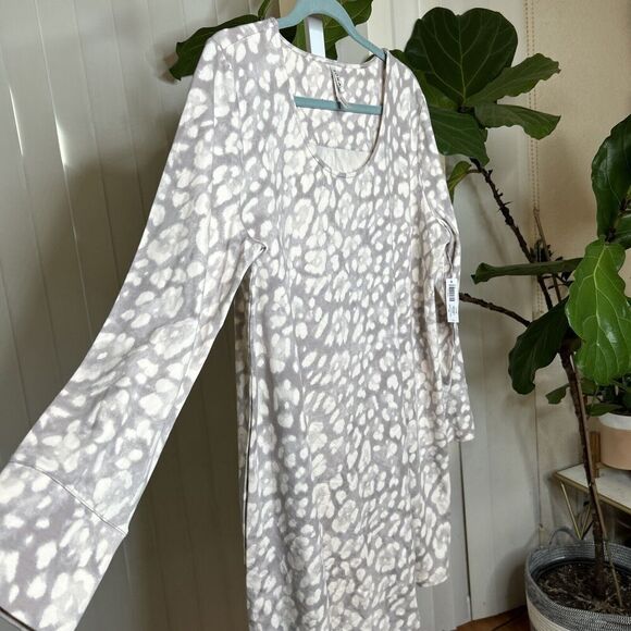 Soma Sleepshirt Long Sleeves Jaguar Print Taupe Color Size XL NEW - Picture 4 of 7